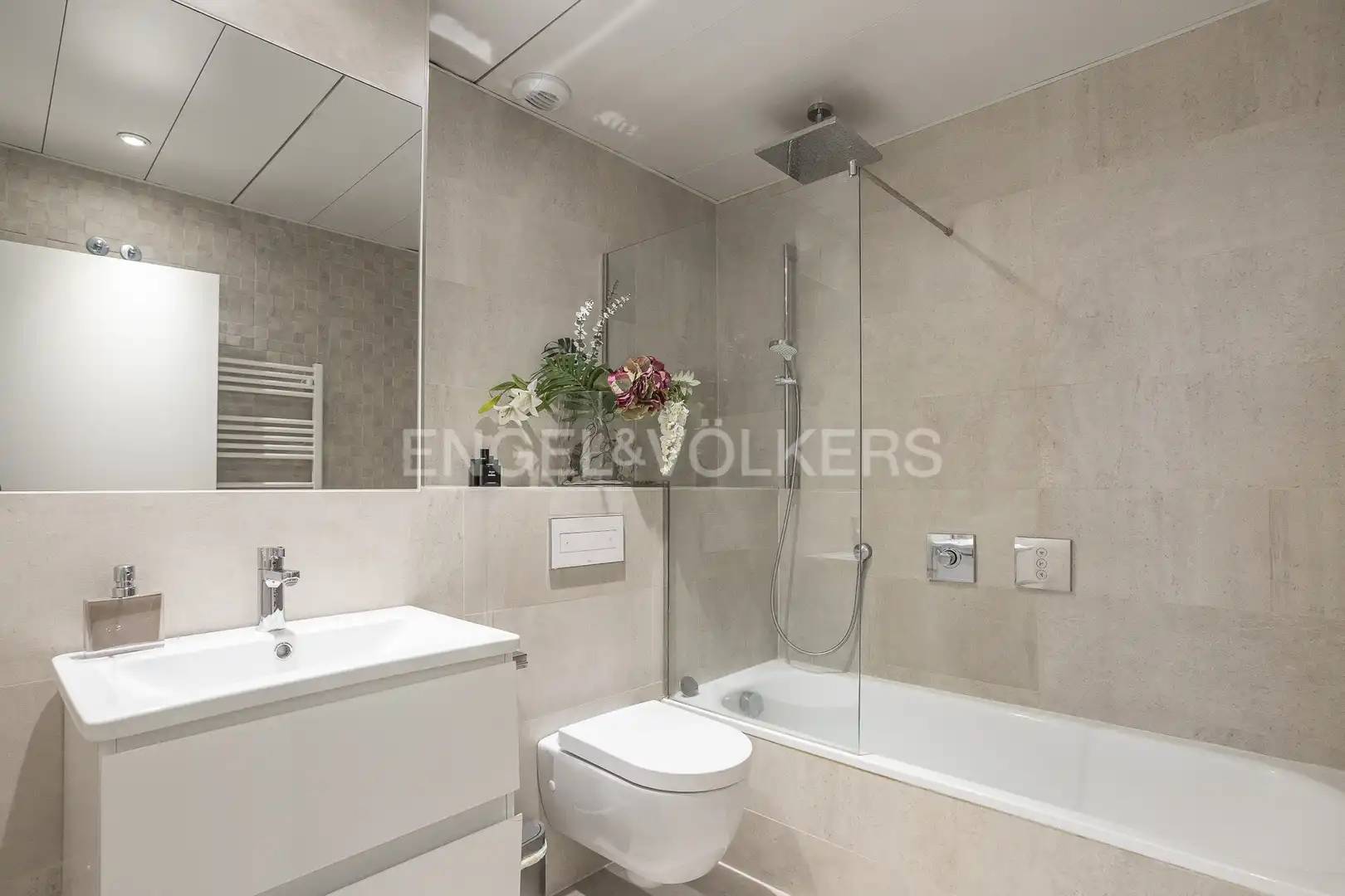 Baño de Piso en venta en Madrid con Aire acondicionado, Calefacción y Piscina