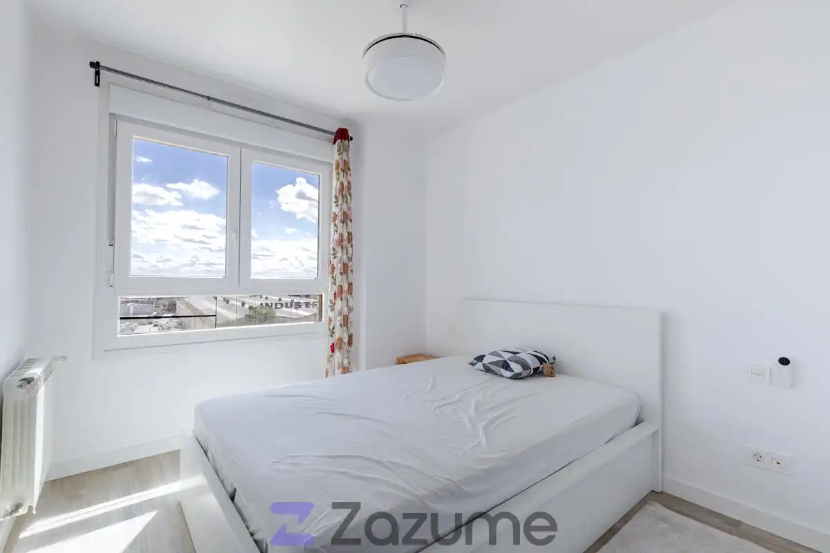 Schlafzimmer von Wohnung zur Miete in Madrid mit Klimaanlage, Privatgarten und Schwimmbad