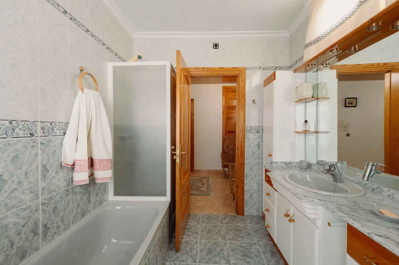 Bathroom of Houses for sale in Recas  with Air Conditioner, Heating and Private garden