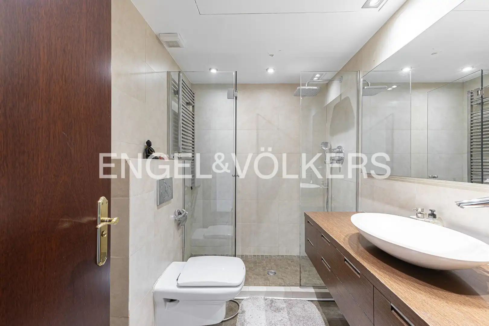 Baño de Piso de alquiler en Barcelona con Aire acondicionado, Calefacción y Parquet