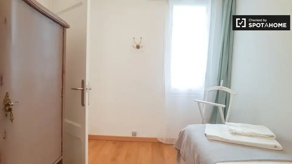 Habitación de Apartamento para compartir en Barcelona con Aire acondicionado, Calefacción y Terraza