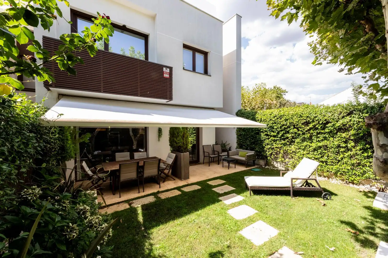 Terrasse von Einfamilien-Reihenhaus zum Verkauf in Torrelodones mit Heizung, Privatgarten und Gemeinschaftspool