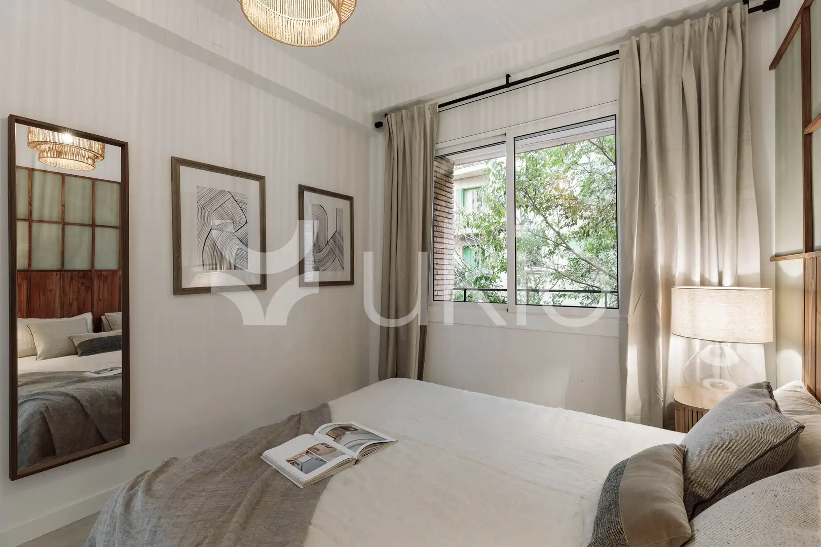 Habitación de Apartamento de alquiler en Barcelona con Aire acondicionado, Calefacción y Amueblado
