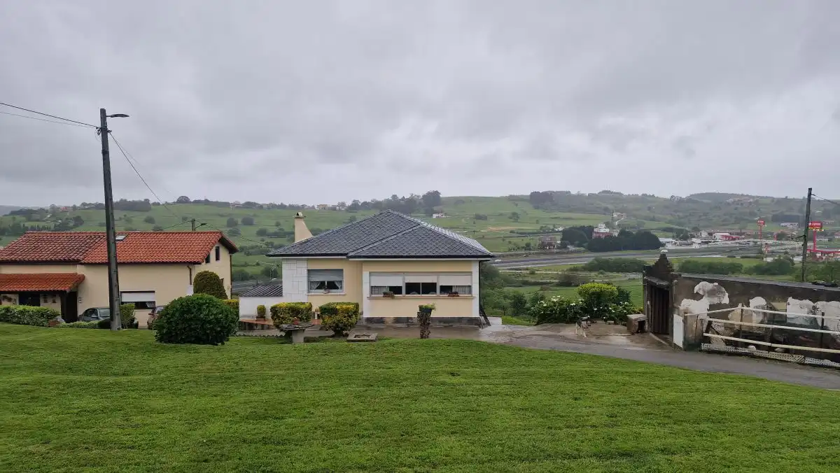 Vista exterior de Casa o chalet en venta en Miengo con Calefacción, Terraza y Trastero