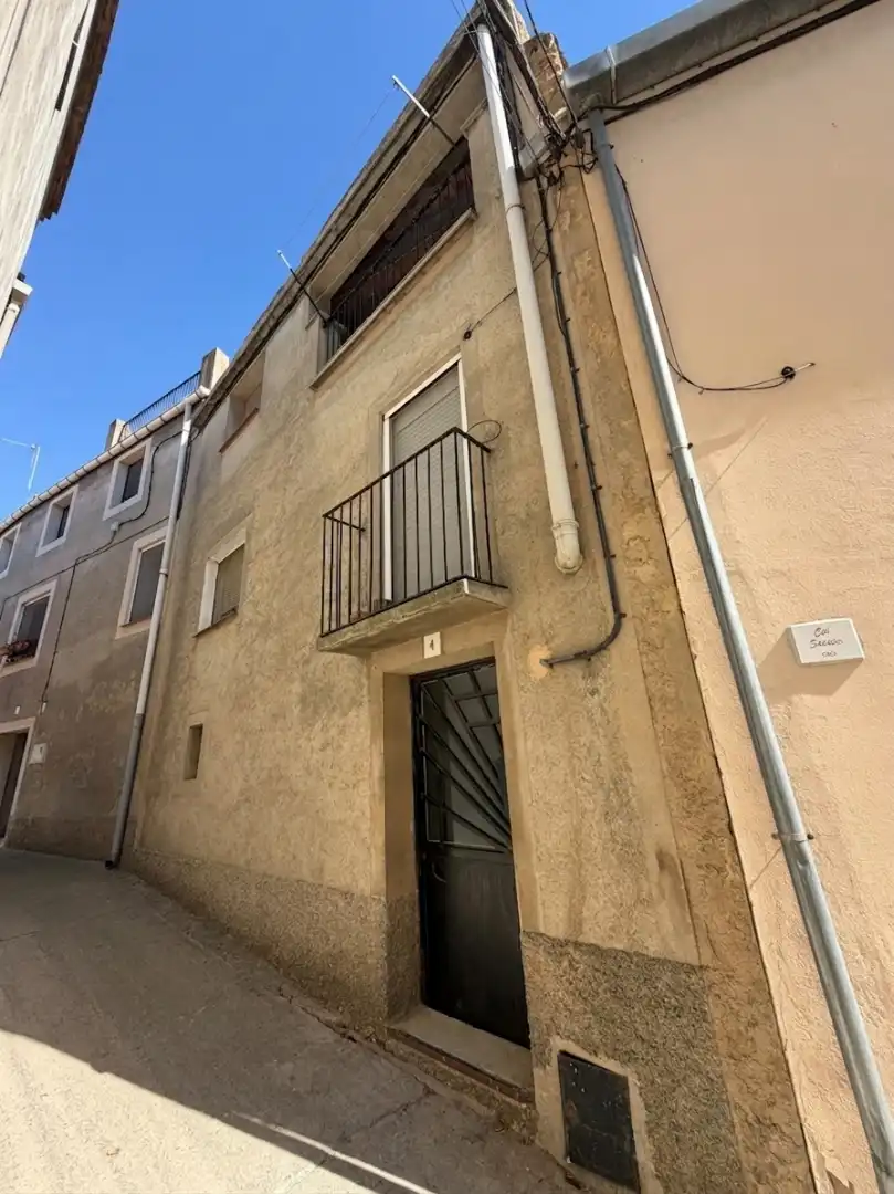 Vista exterior de Casa adosada en venda en Montgai amb Calefacció, Terrassa i Traster