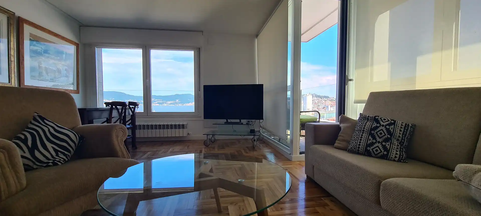 Sala de estar de Piso de alquiler en Vigo  con Calefacción, Parquet y Amueblado
