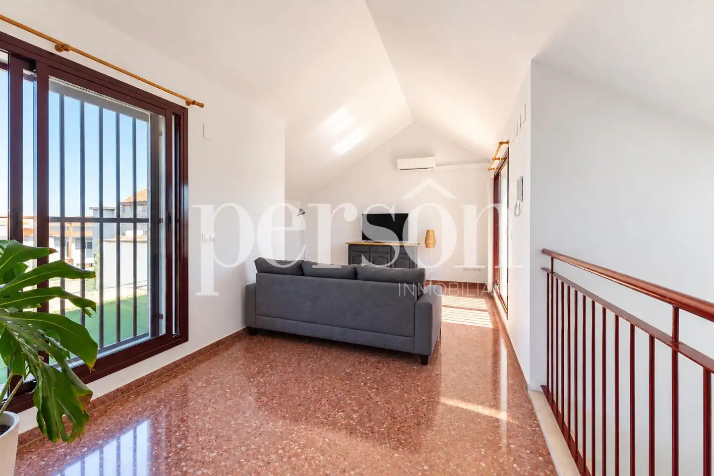Maisonette zur Miete in Manises mit Klimaanlage, Terrasse und Möbliert