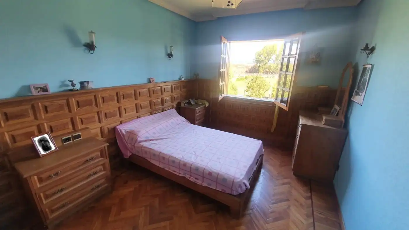 Dormitori de Casa o xalet en venda en Ponferrada amb Calefacció, Jardí privat i Terrassa