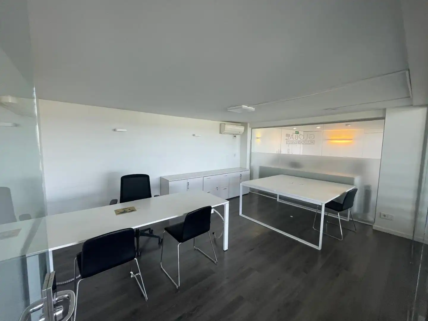 Büro zur Miete in Xirivella mit Klimaanlage, Heizung und Terrasse
