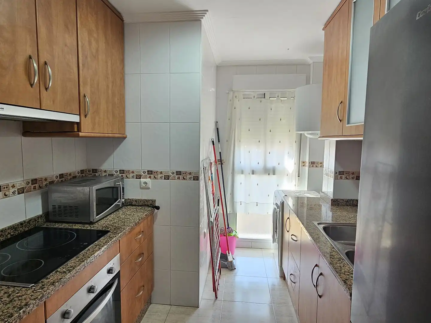 Cocina de Piso de alquiler en Santa Pola con Terraza y TV