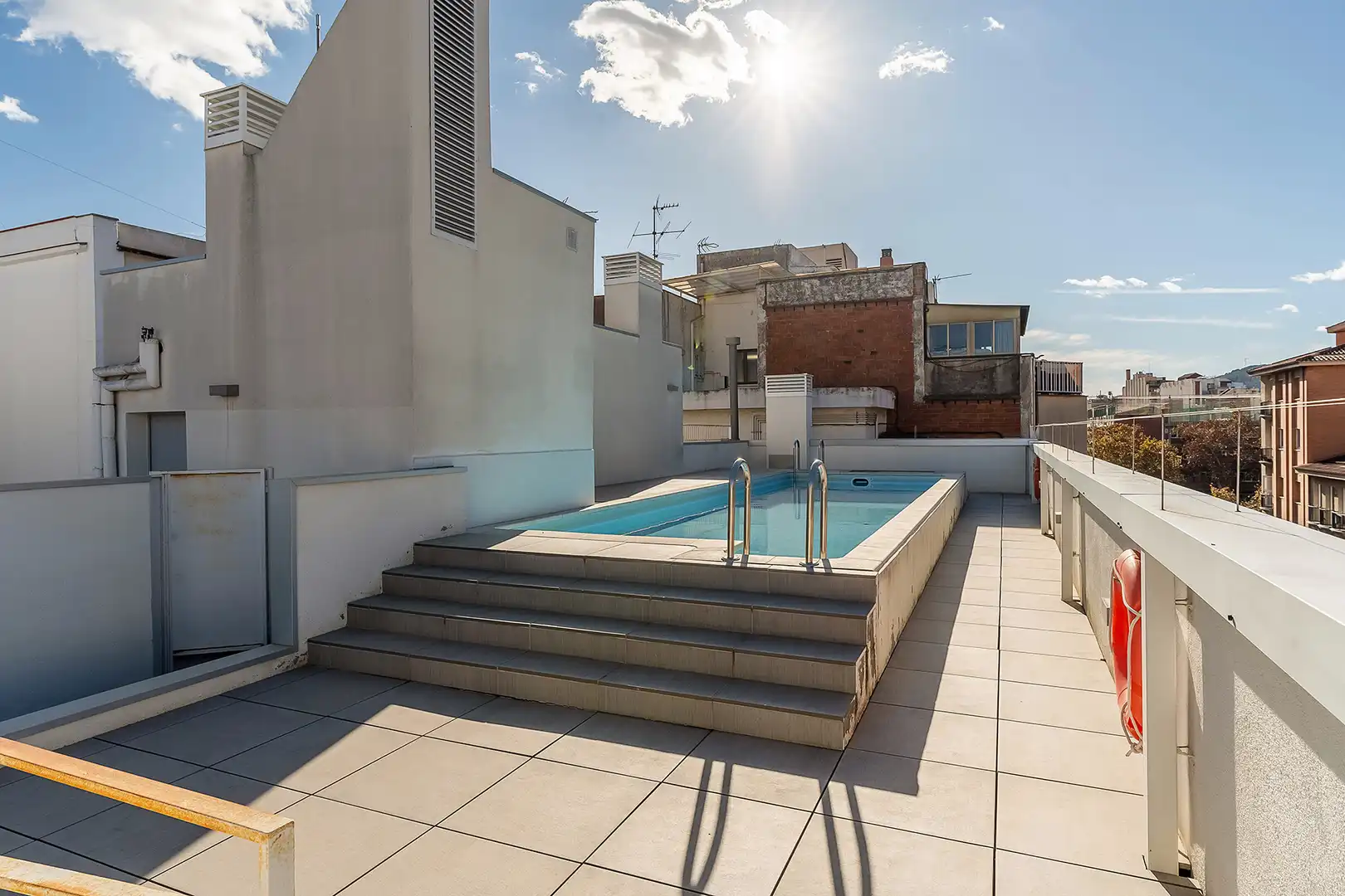 Piscina de Pis en venda en Barcelona amb Aire condicionat, Moblat i Forn