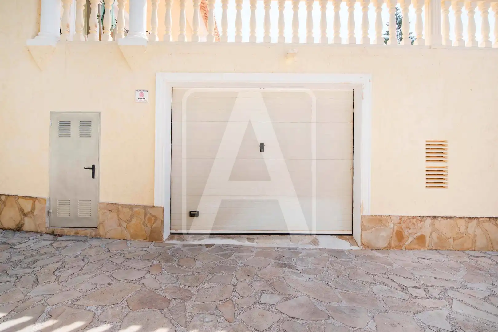 Parking of Houses for sale in Calpe / Calp  with Air Conditioner, Private garden and Terrace