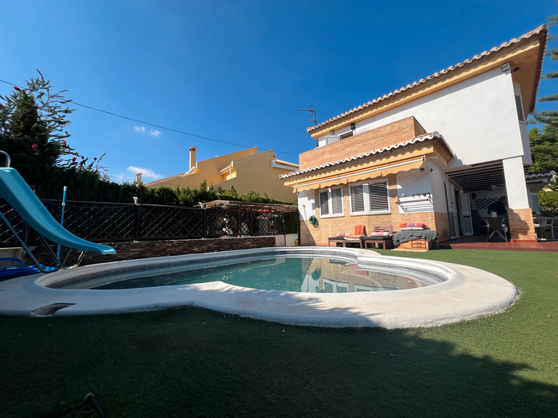 Swimming pool of House or chalet for sale in Paterna  with Air Conditioner, Heating and Private garden