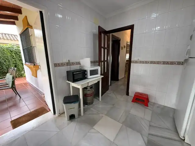 Cuina de Casa o xalet en venda en Chiclana de la Frontera amb Aire condicionat, Terrassa i Moblat