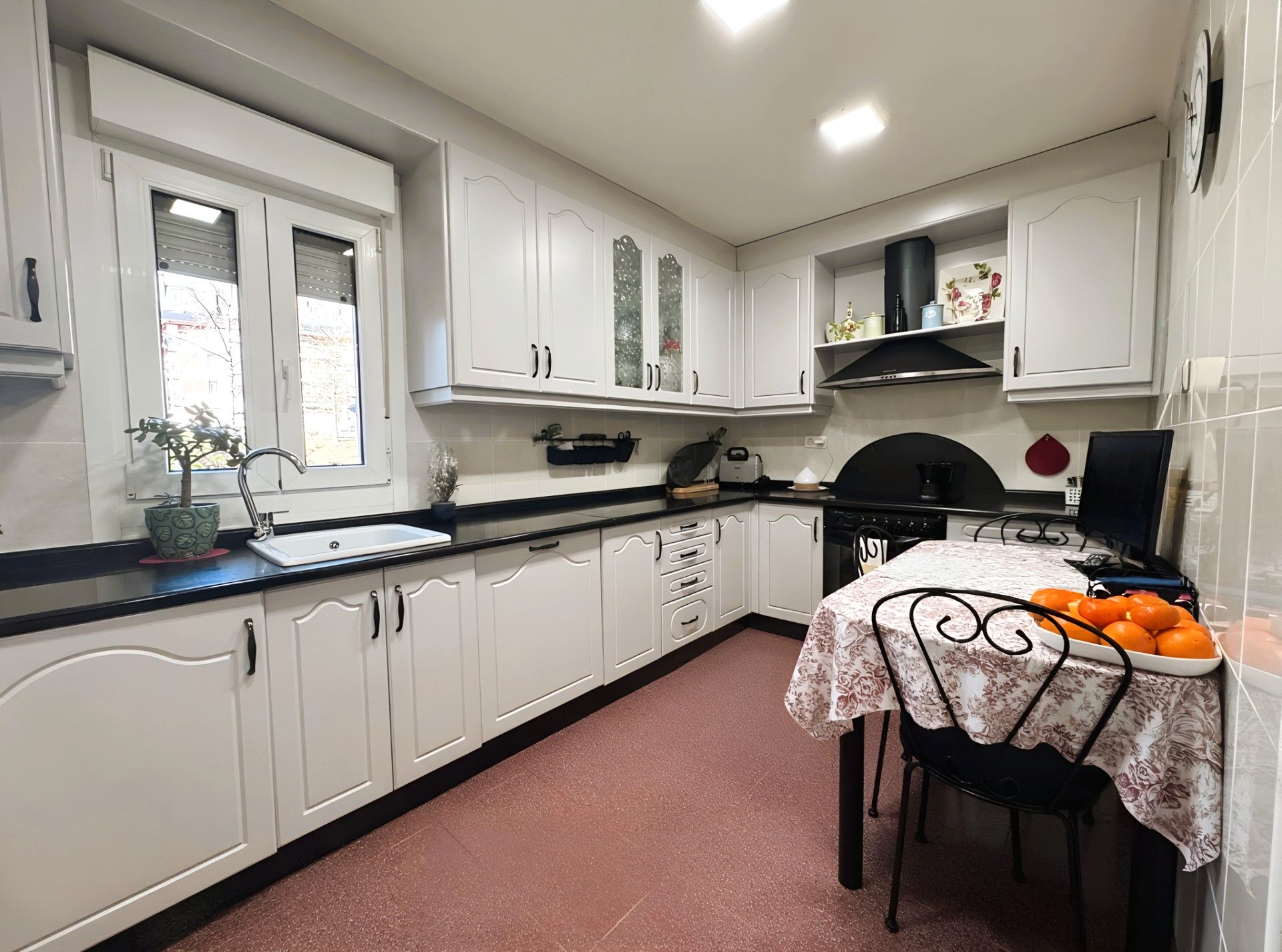 Cuina de Pis en venda en Getxo  amb Calefacció, Parquet i Moblat