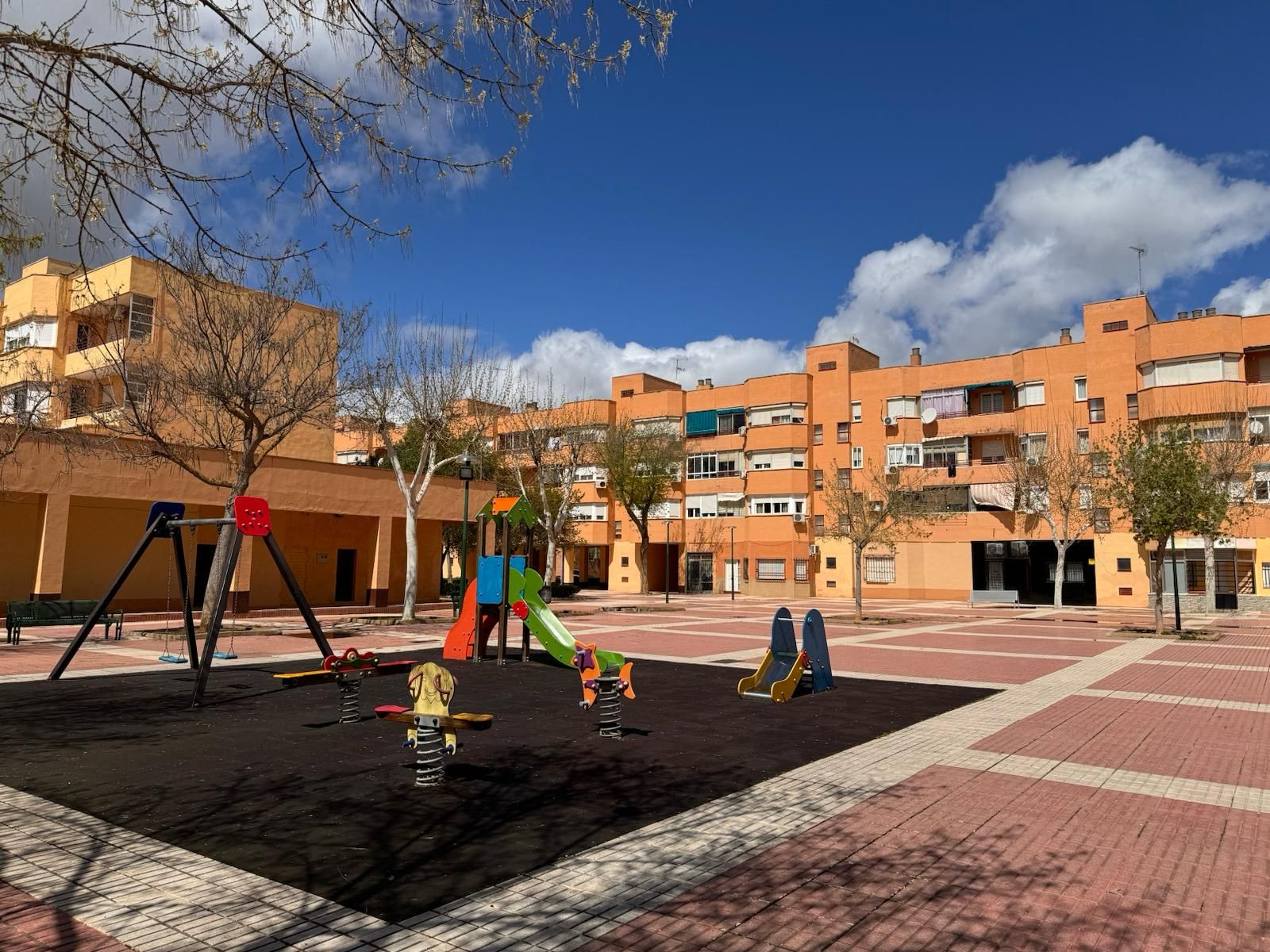 Vista exterior de Local en venda en Manzanares amb Moblat
