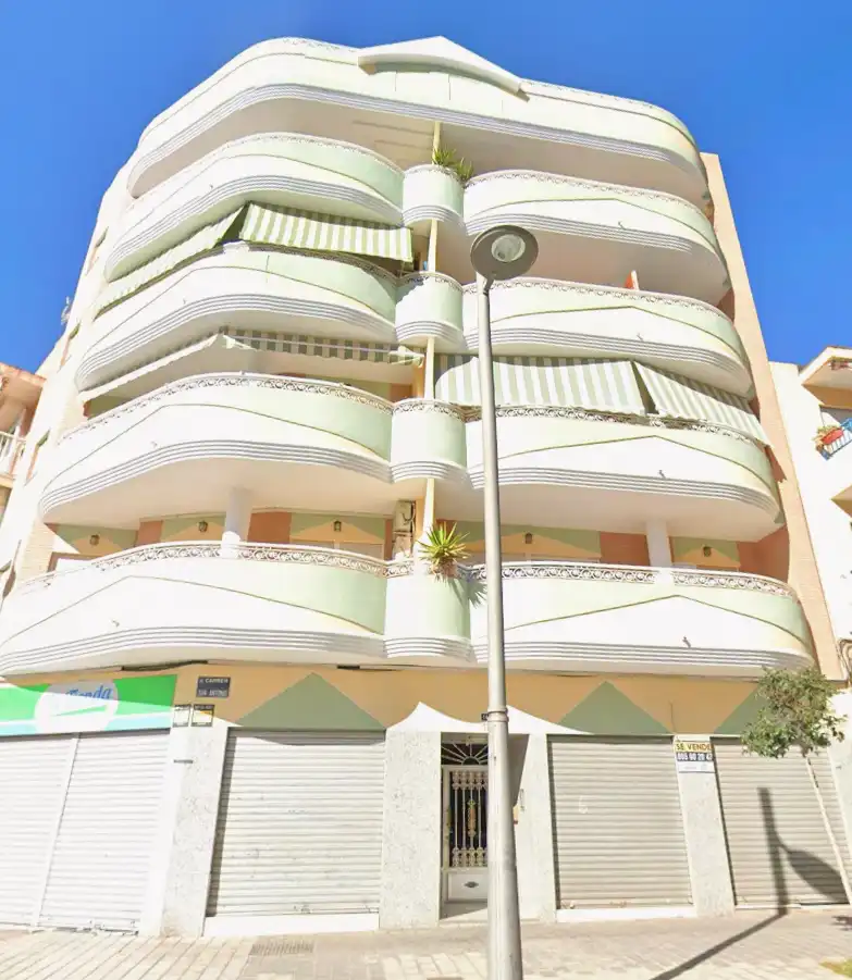Flat with terrace for sale in Calle San Antonio 12