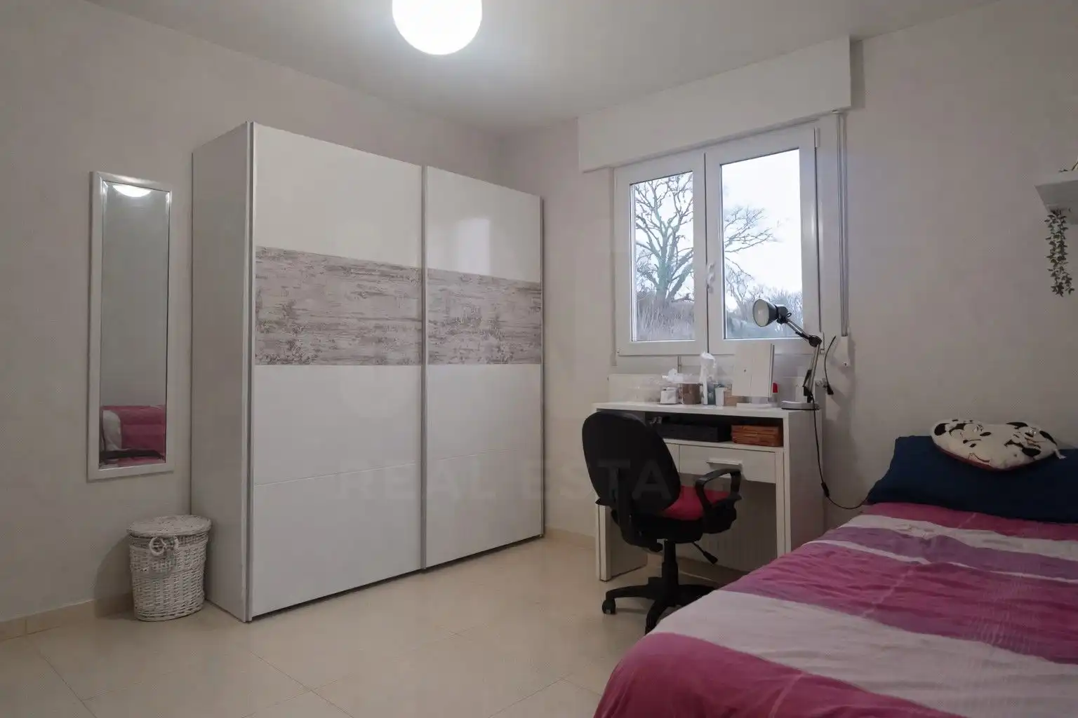 Schlafzimmer von Dachboden zum Verkauf in Molledo mit Terrasse