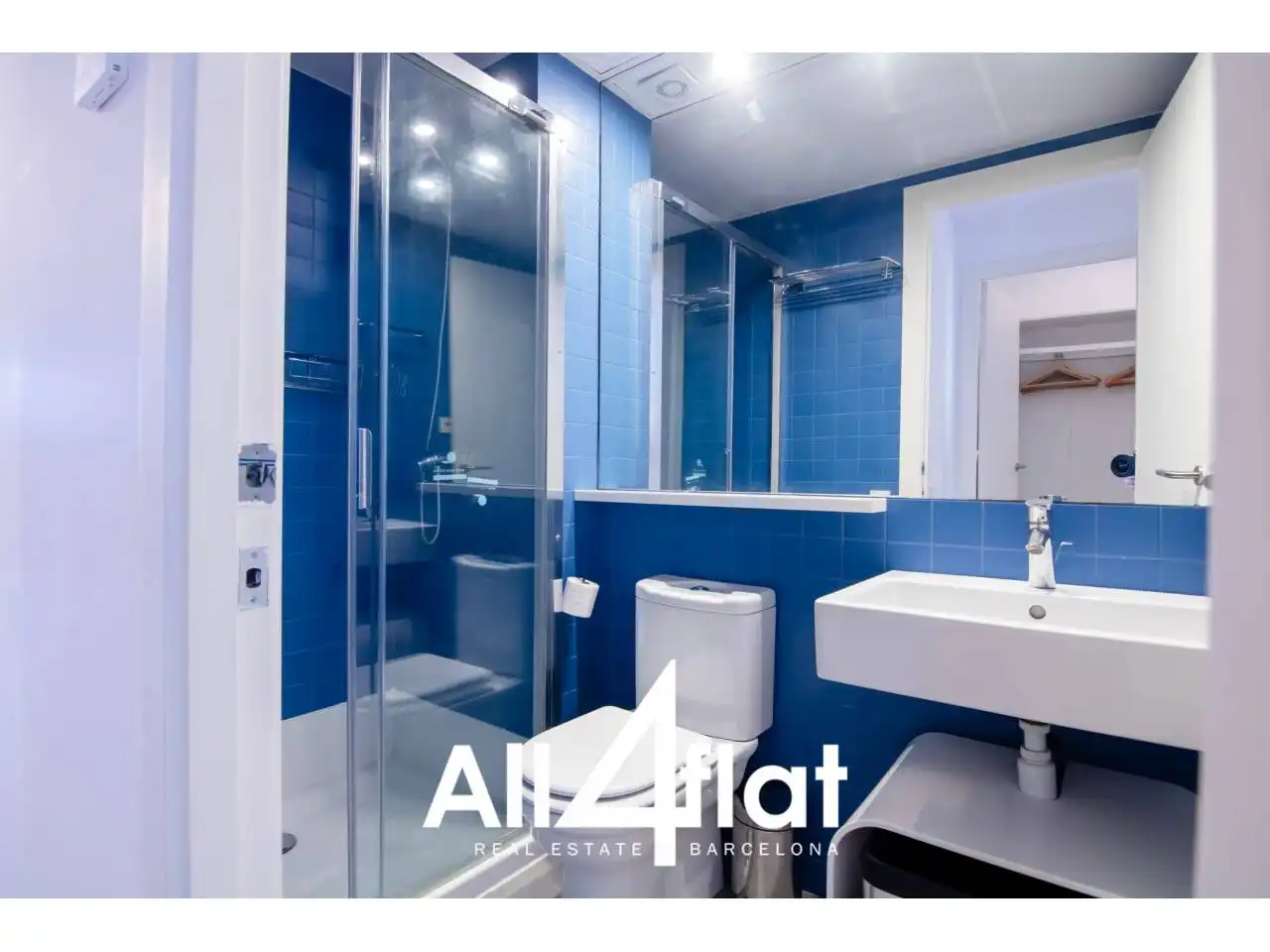 Baño de Piso de alquiler en Barcelona con Aire acondicionado, Parquet y Amueblado