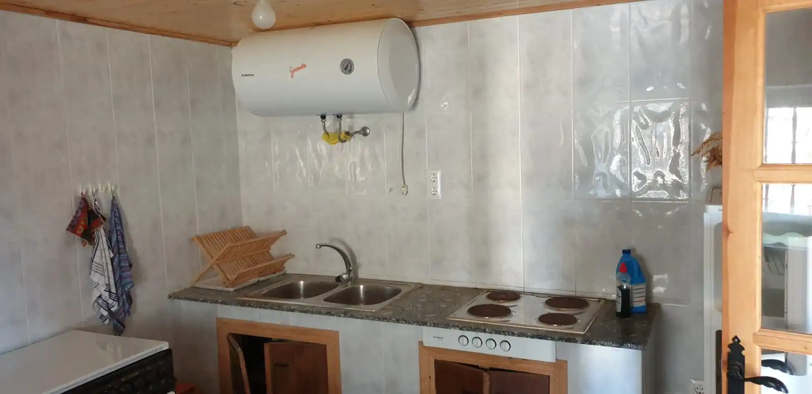 Cuina de Casa o xalet en venda en Valle de Manzanedo amb Jardí privat, Moblat i Balcó