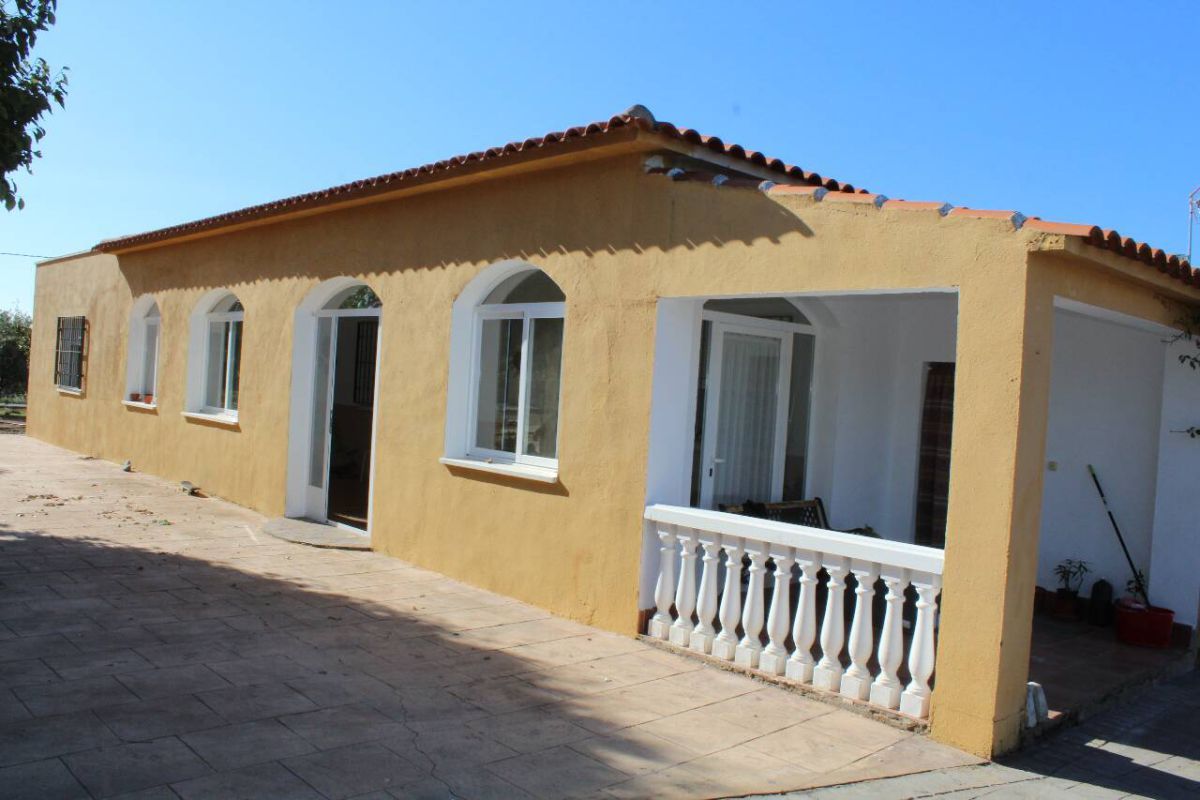 Vista exterior de Casa o xalet en venda en Pozuelo de Calatrava amb Calefacció, Terrassa i Traster