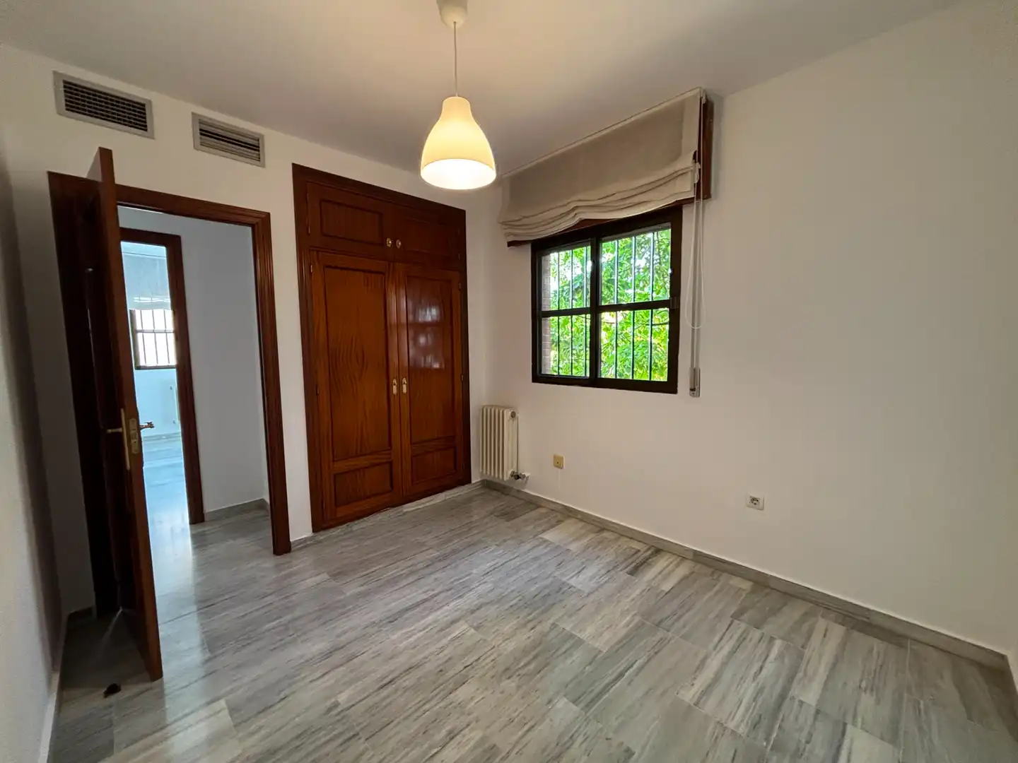 Bedroom of Flat for rent in Granada  with Air Conditioner, Heating and Washing machine