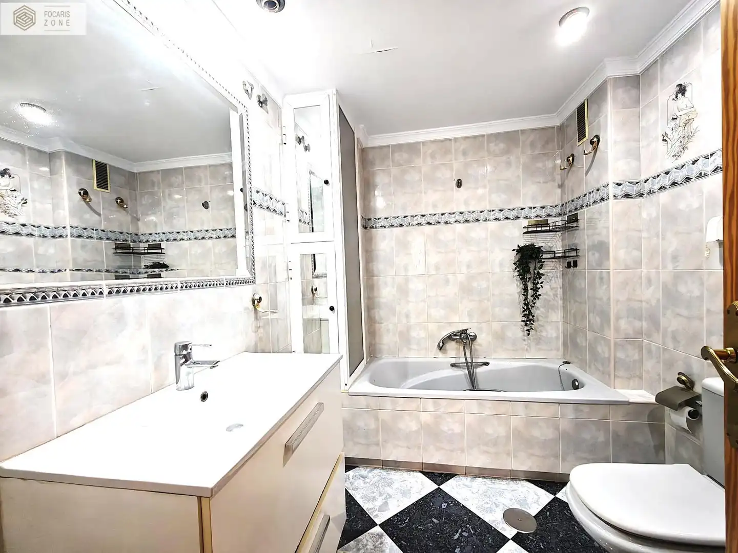 Baño de Piso en venta en Málaga con Aire acondicionado