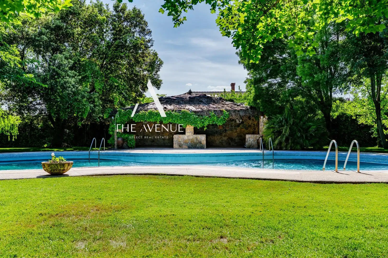 Piscina de Casa o xalet en venda en Villanueva de la Cañada amb Aire condicionat, Calefacció i Jardí privat