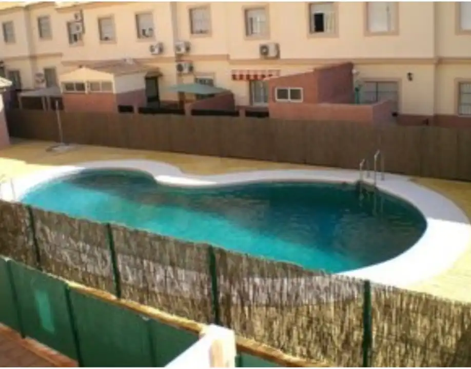 Piscina de Piso de alquiler en Dos Hermanas con Aire acondicionado, Terraza y Amueblado