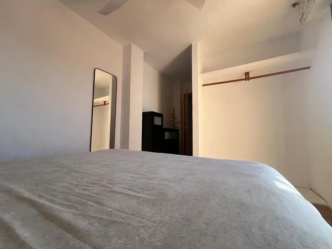 Habitación de Ático de alquiler en Benalmádena con Aire acondicionado, Terraza y Trastero