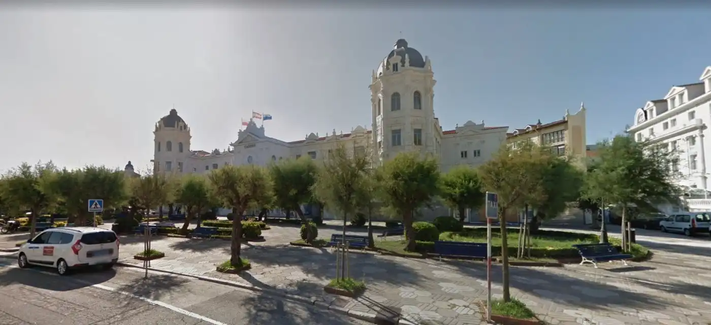 Außenansicht von Wohnung zur Miete in Santander mit Heizung, Privatgarten und Parkett