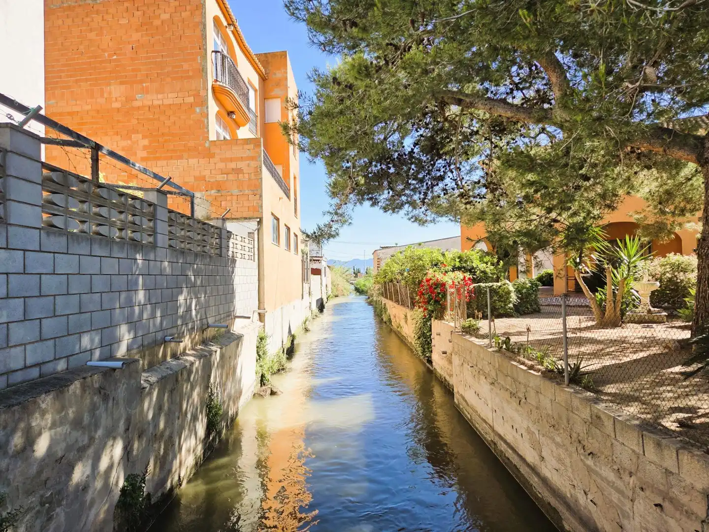 Vista exterior de Casa o xalet de lloguer en Sueca amb Aire condicionat, Terrassa i Moblat