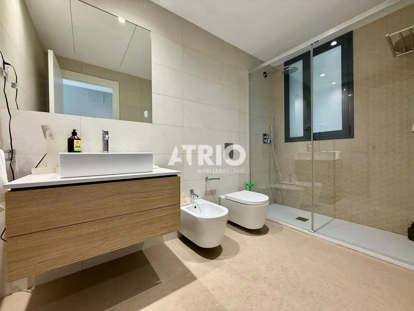 Baño de Piso de alquiler en  Palma de Mallorca con Aire acondicionado, Jardín privado y Trastero