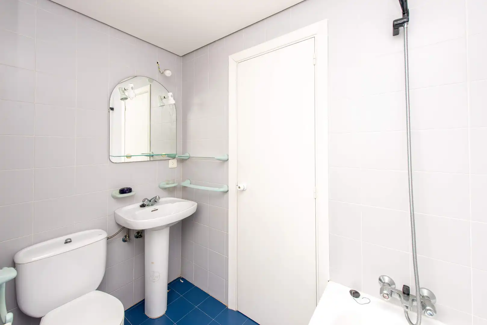 Bathroom of Flat for sale in A Coruña Capital   with Storage room