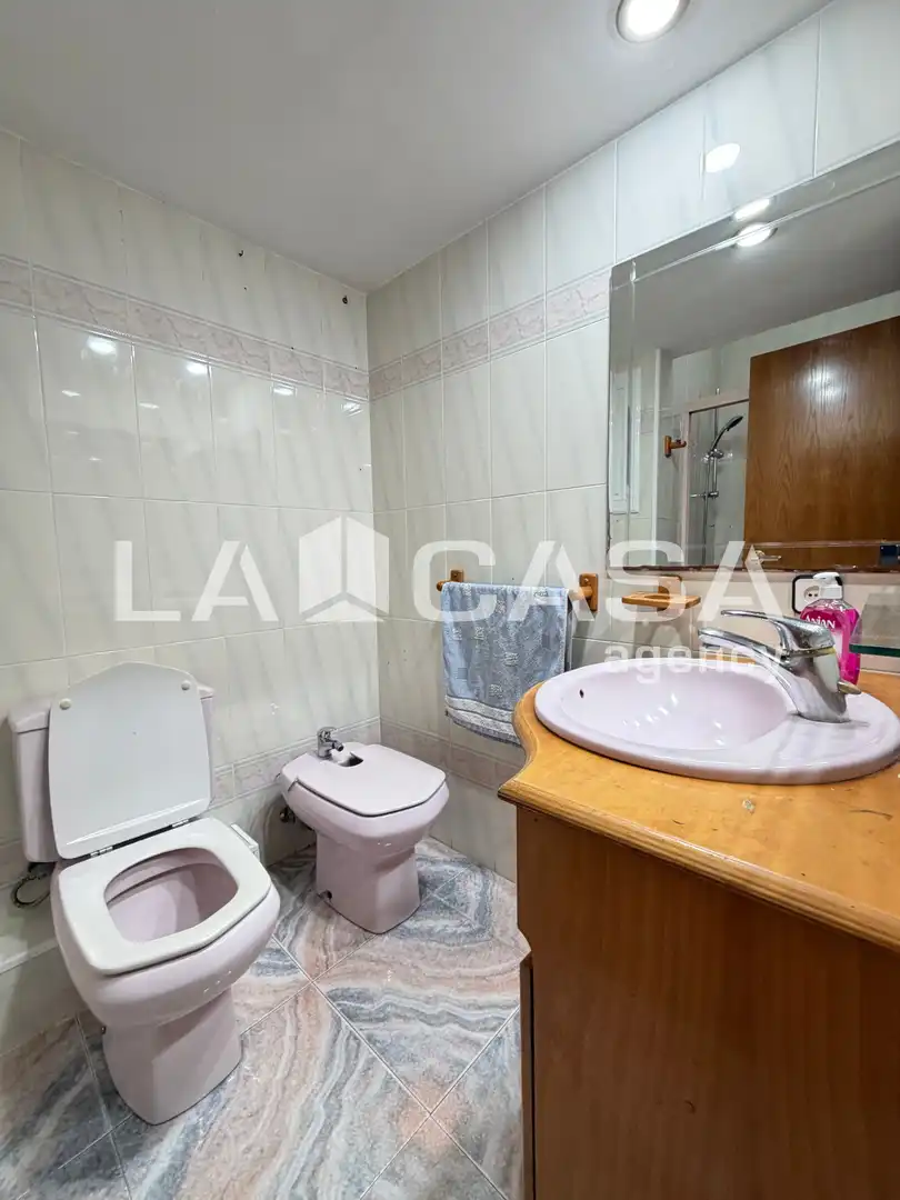 Bathroom of Flat for sale in Santa Coloma de Gramenet  with Balcony