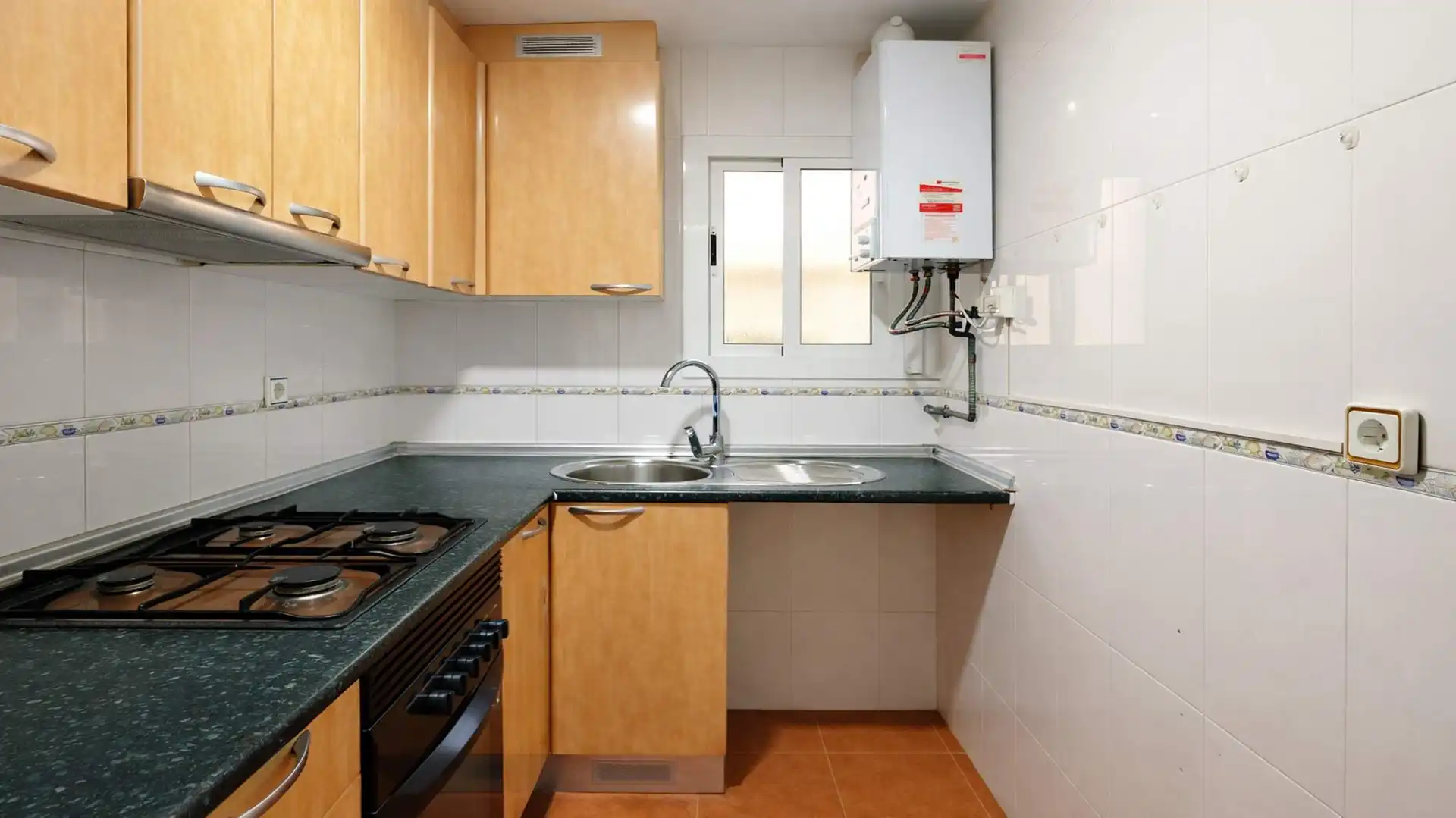 Küche von Wohnung zum Verkauf in L'Hospitalet de Llobregat mit Alarm