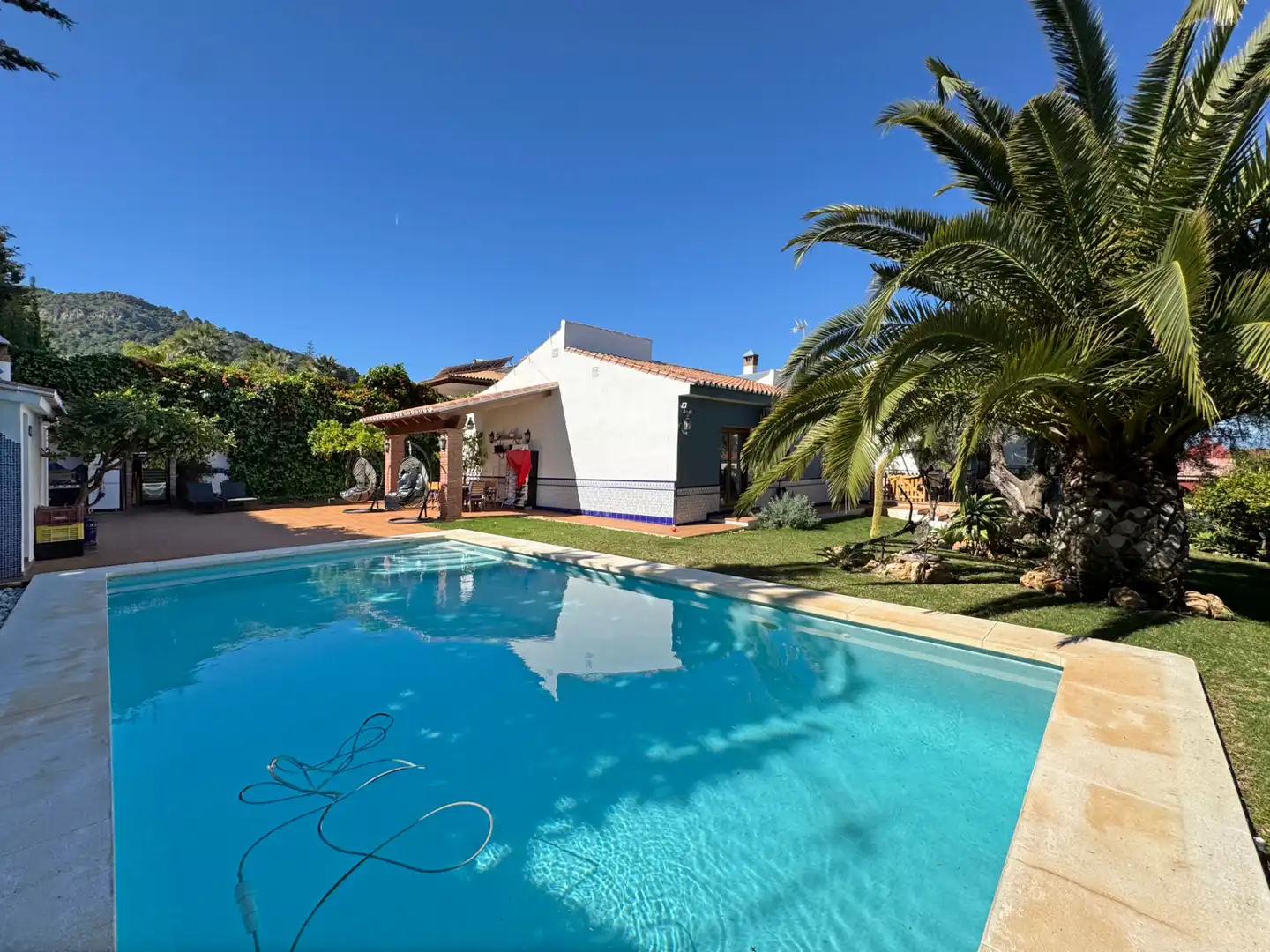 Piscina de Casa o xalet en venda en Alhaurín de la Torre amb Aire condicionat, Calefacció i Jardí privat