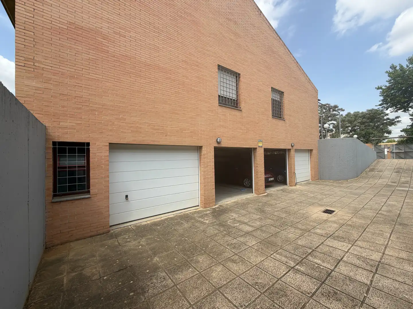 Aparcament de Casa o xalet en venda en Badajoz amb Aire condicionat, Calefacció i Jardí privat