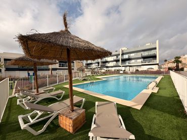 Baixos amb piscina en venda a Avinguda D'Escandinàvia 98