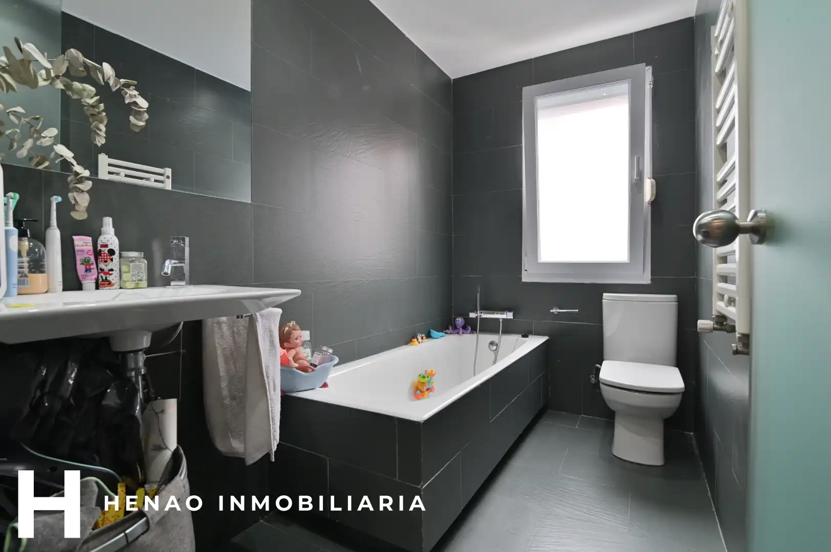 Bathroom of Flat for sale in Bilbao   with Heating, Parquet flooring and Furnished
