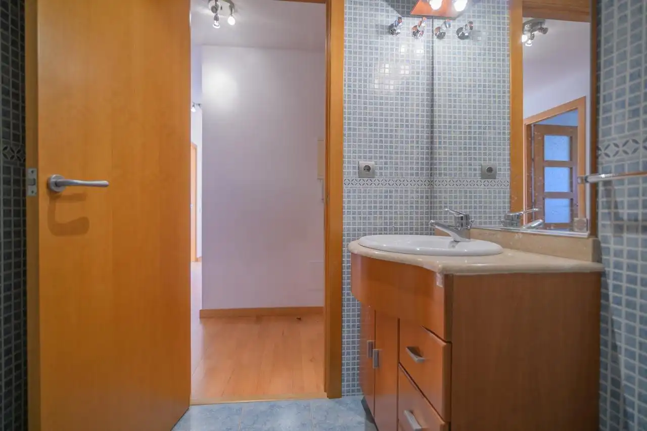 Bathroom of Duplexes for sale in Manresa  with Air Conditioner, Parquet flooring and Terrace
