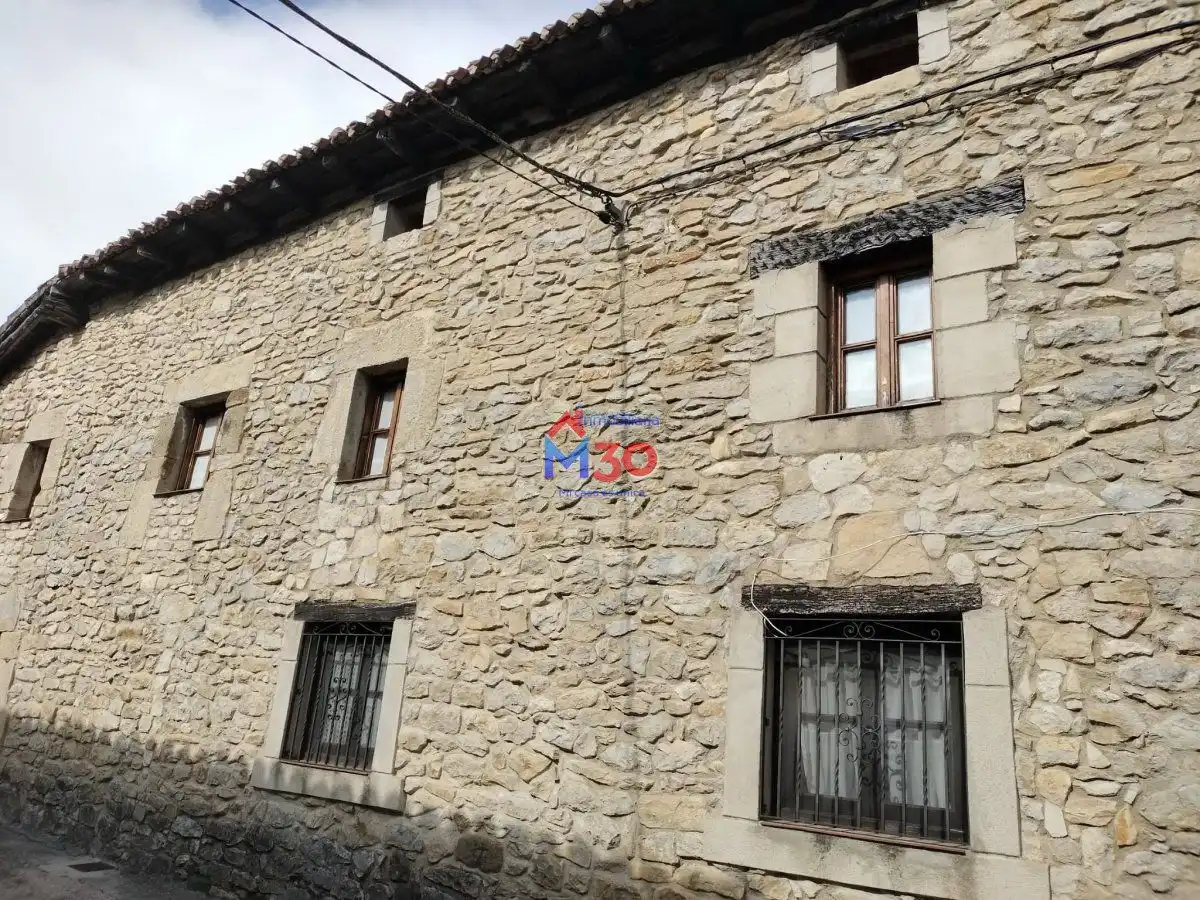 Exterior view of Commercial properties for sale in Valdegovia / Gaubea