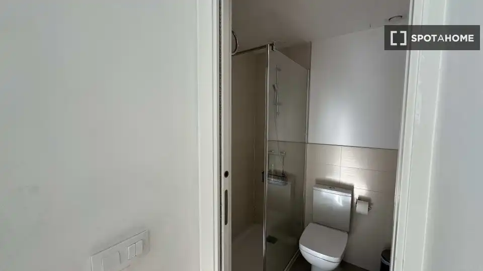 Baño de Piso de alquiler en Madrid con Aire acondicionado, Calefacción y Amueblado