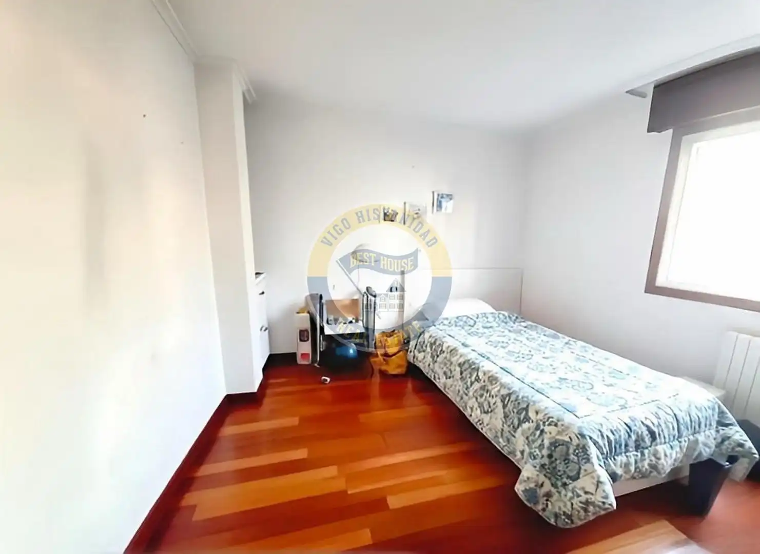 Habitación de Piso en venta en Vigo  con Calefacción, Parquet y Trastero