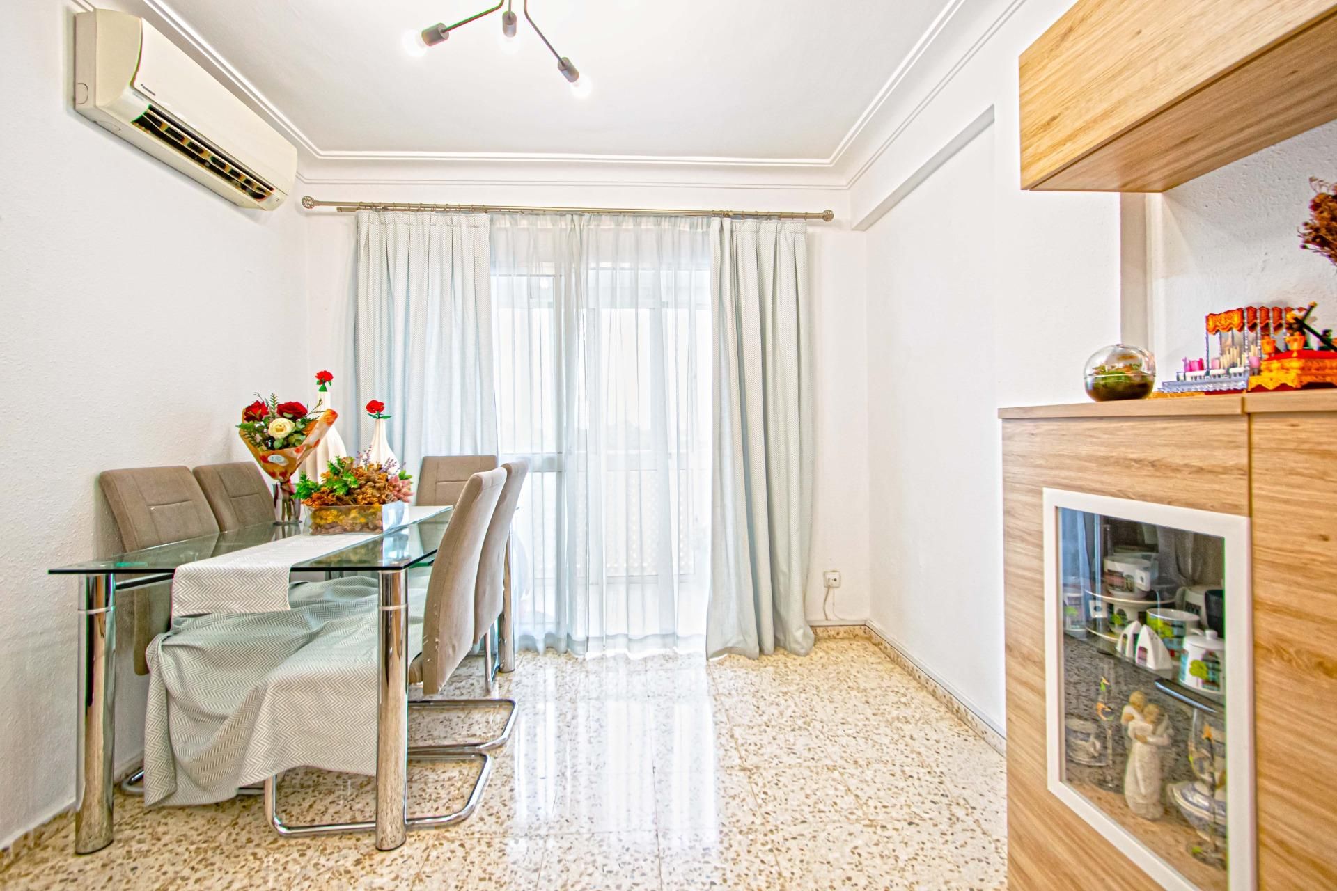 Dining room of Flat for sale in  Sevilla Capital  with Air Conditioner and Terrace