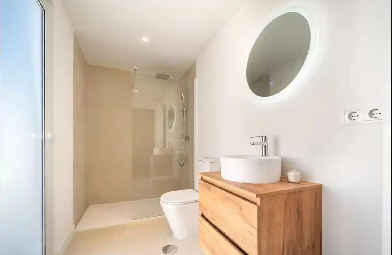 Bathroom of Attic for rent in Nueva Andalucía