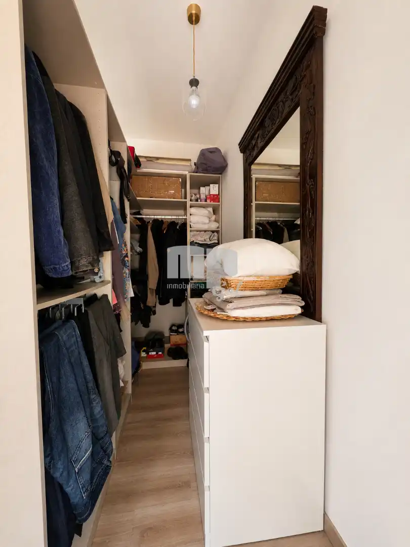 Habitación de Piso en venta en Vigo  con Calefacción, Terraza y Trastero