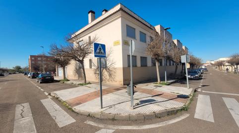 Foto 2 de Piso en venta en Calle Antonio Covarsí Rojas, 11, Carretera de Sevilla - Los Montitos, Badajoz Capital
