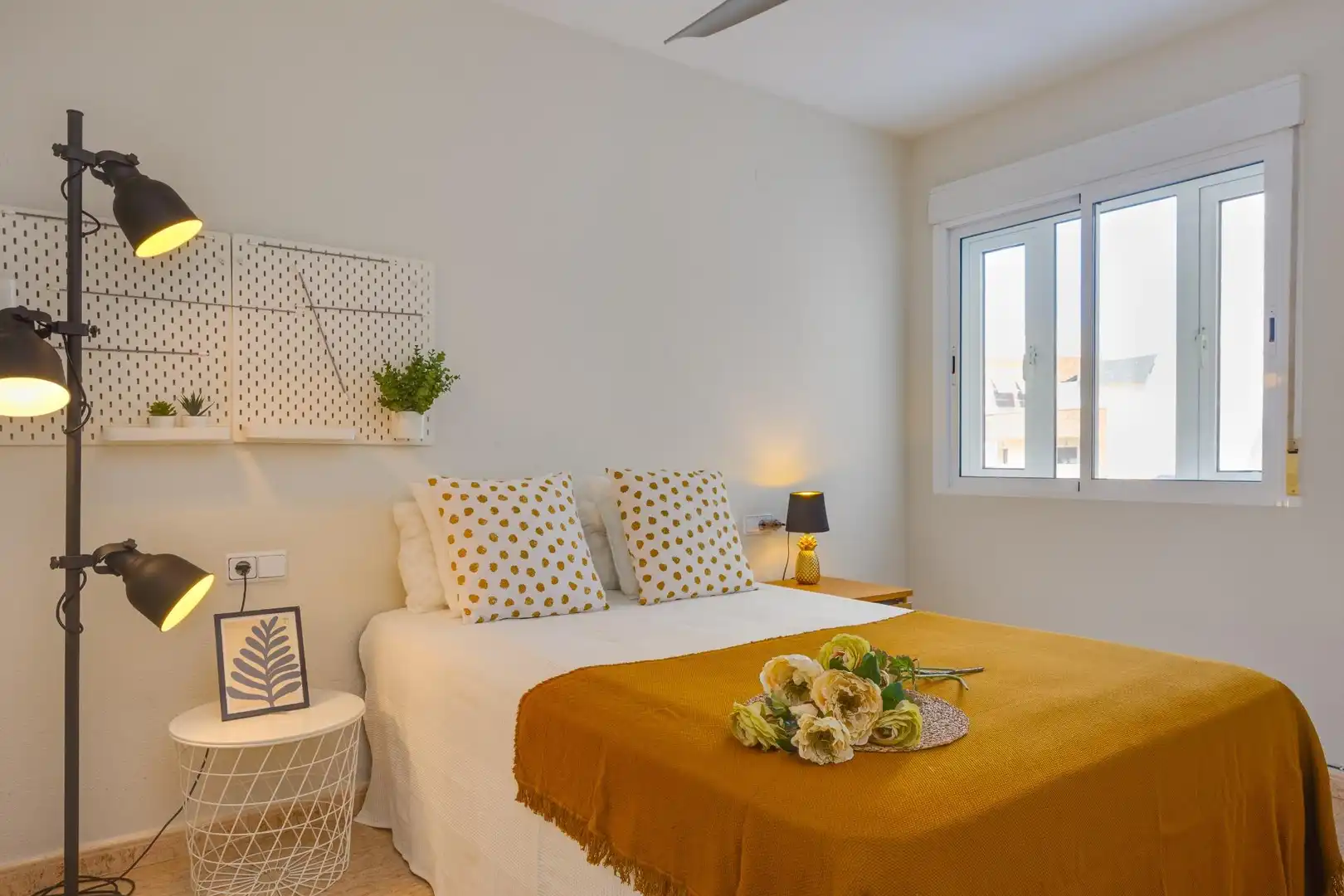 Dormitori de Apartament en venda en Torrevieja amb Aire condicionat, Terrassa i Moblat