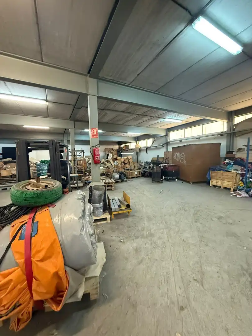 Industrial building with lift for sale in Zona Industrial, imagen 3